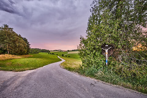 Gemeinde Reischach Landkreis Altötting Arbing Wegkreuz höhe Feldweg Weiher (Dirschl Johann) Deutschland AÖ